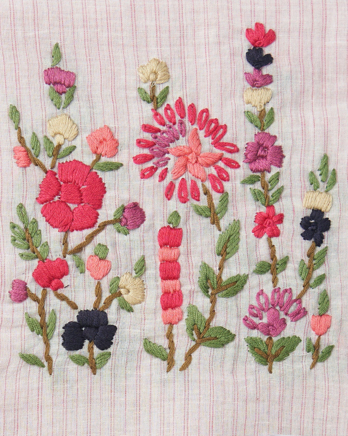 Tessuto cotone bianco ricamo floreale rosa Buja Prato FrancescaBi