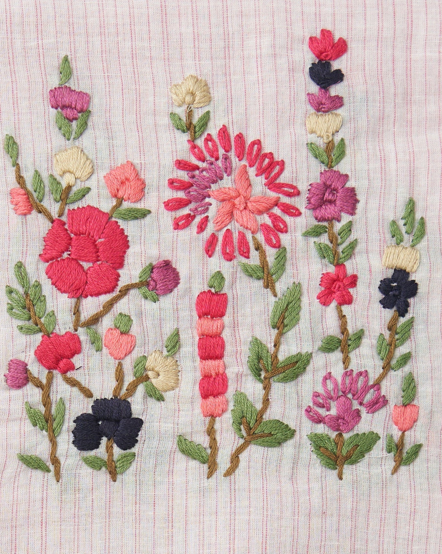 Tessuto cotone bianco ricamo floreale rosa Nizza Prato FrancescaBi