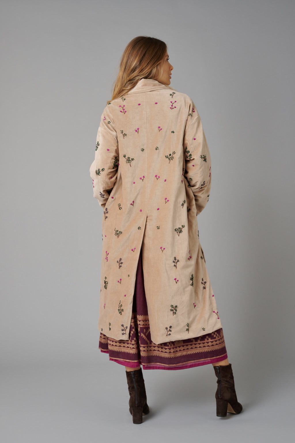 Erna Velluto, Beige and Pink