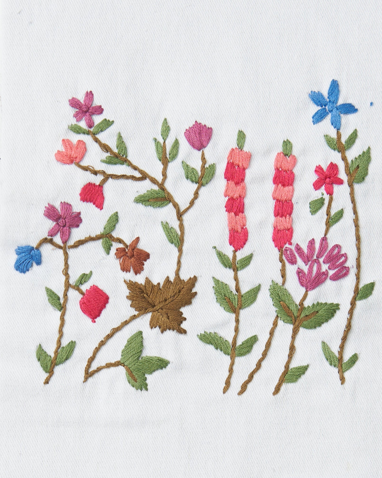 Dettaglio ricamo floreale colorato manica cotone Smilla Prato FrancescaBi