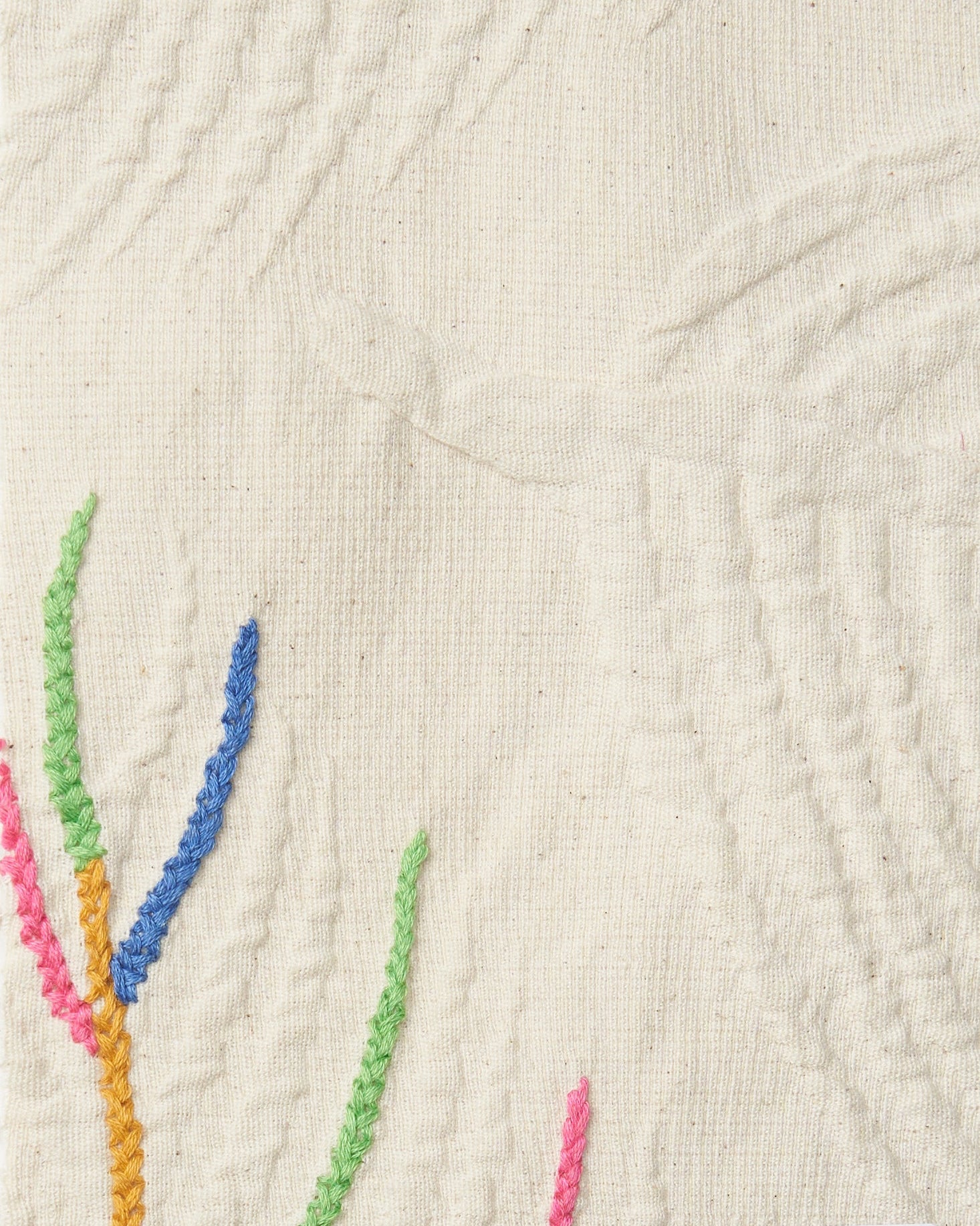 Dettaglio ricamo colorato cotone matelasse Smilla Summer FrancescaBi artigianale