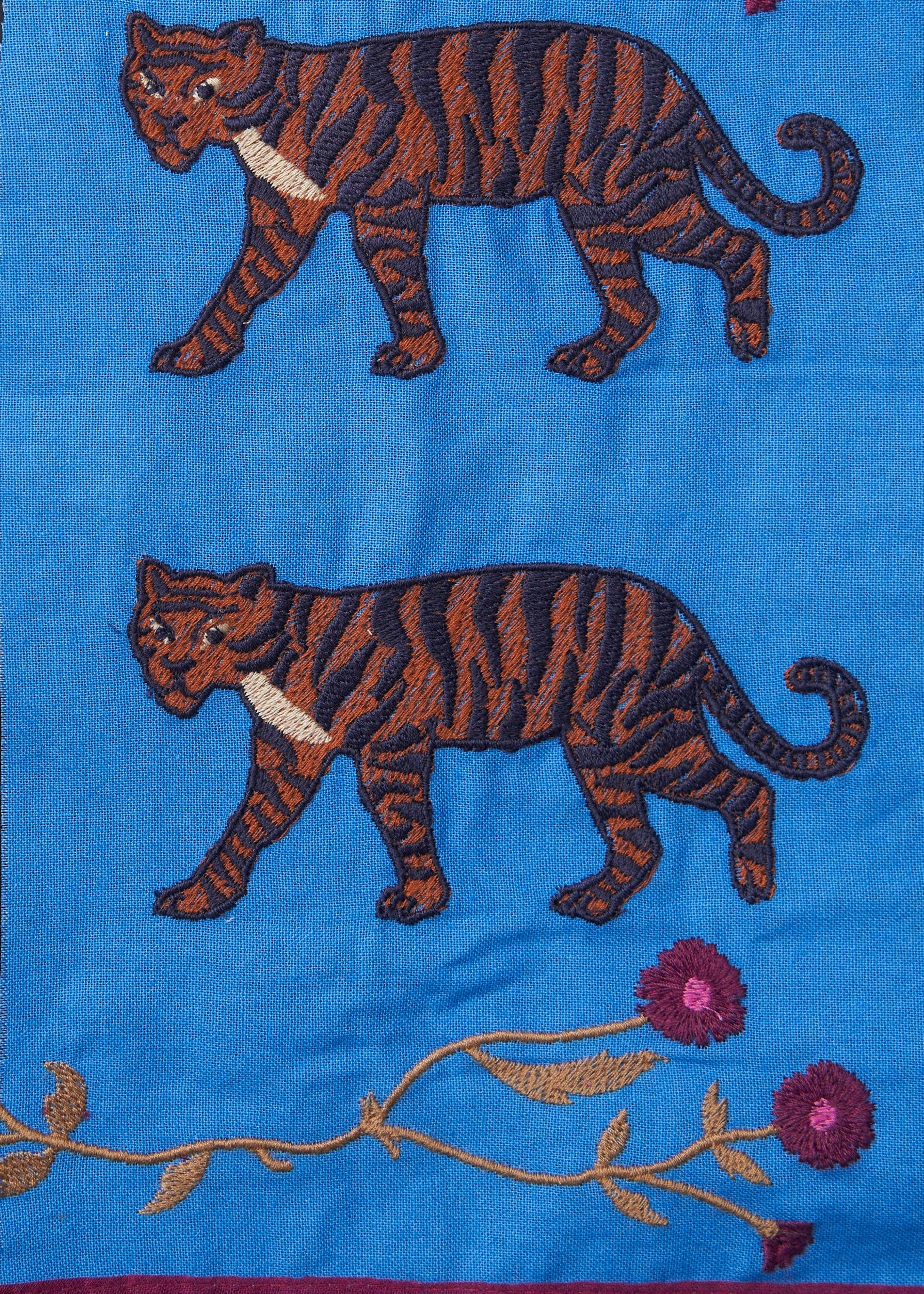 Tessuto cotone blu ricamo tigre artigianale FrancescaBi